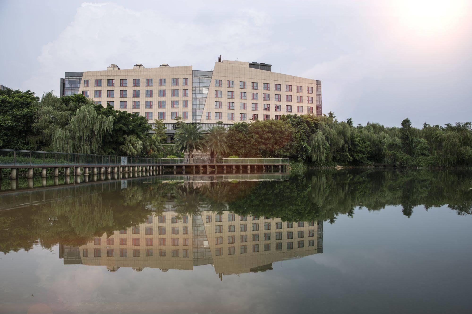 Aloft Dongguan Songshan Lake Hotel Екстериор снимка